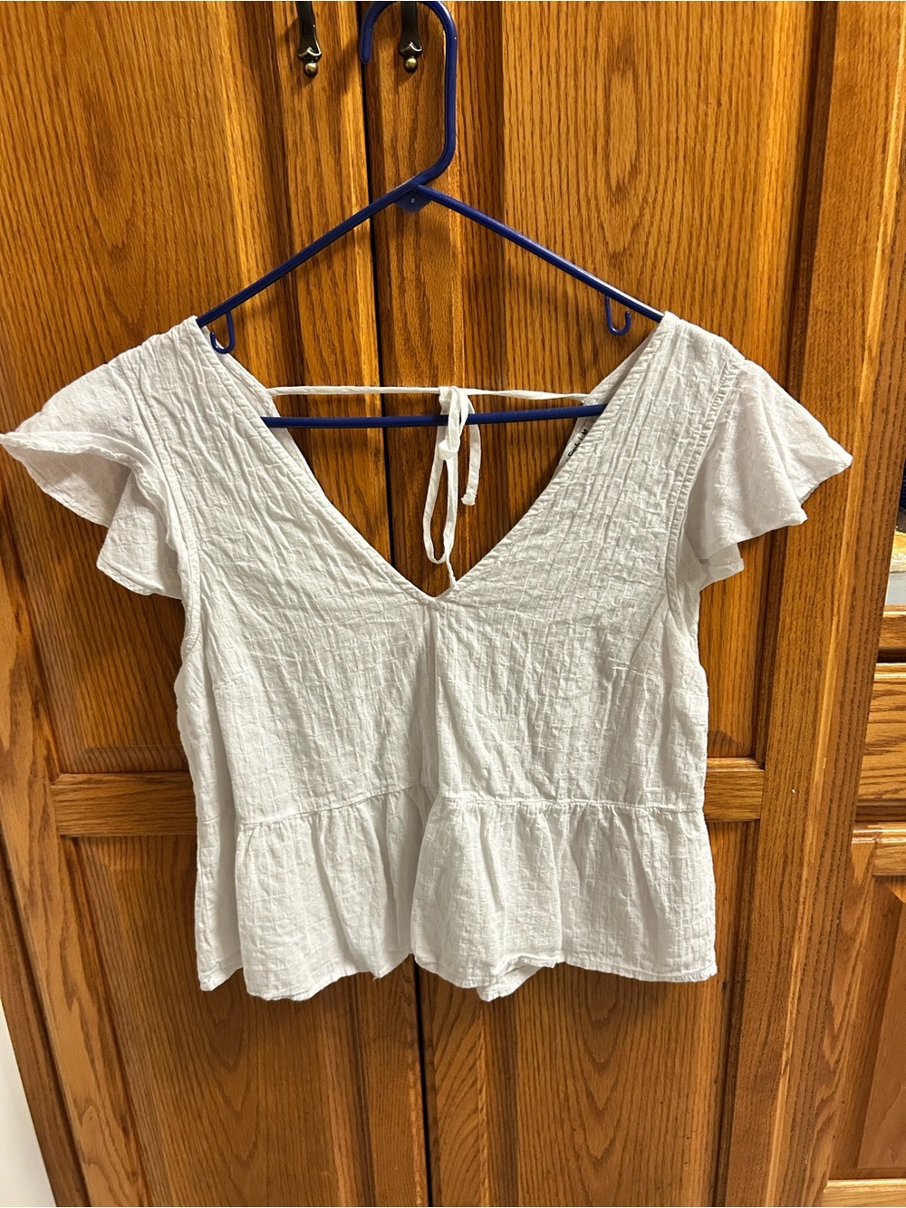 Abercrombie & Fitch White V-Neck Ruffle Sleeve Peplum Top, size M
